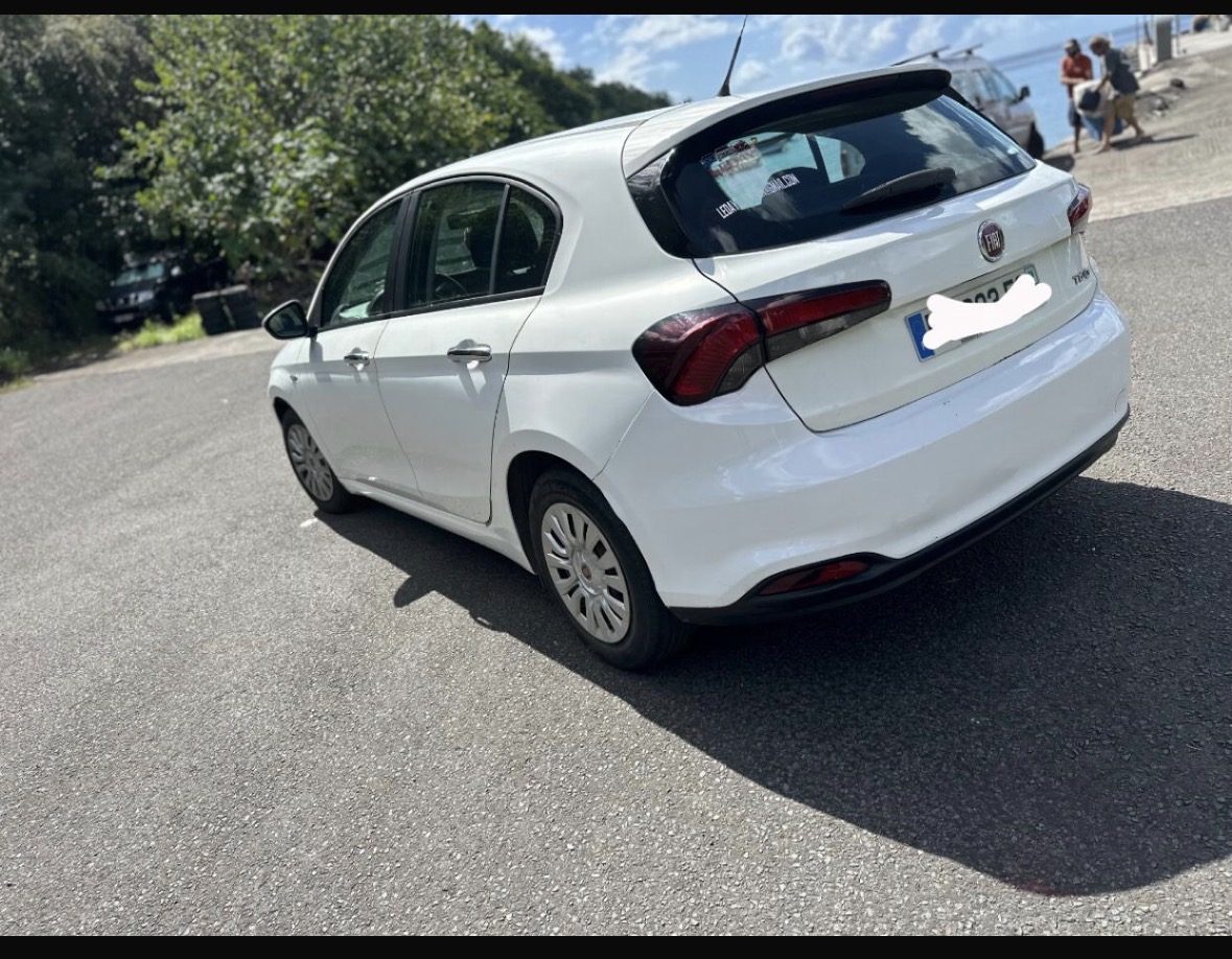 Fiat Tipo blanche vue de l'arrière
